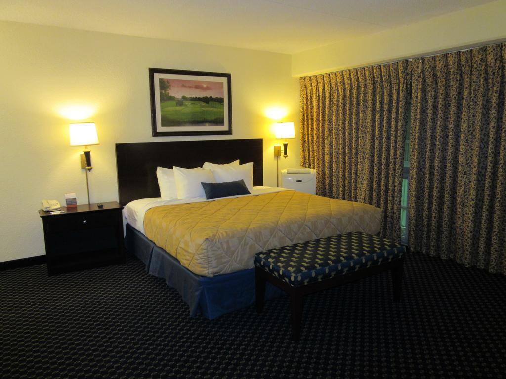 Atrium Hotel & Conference Center Hutchinson Luaran gambar