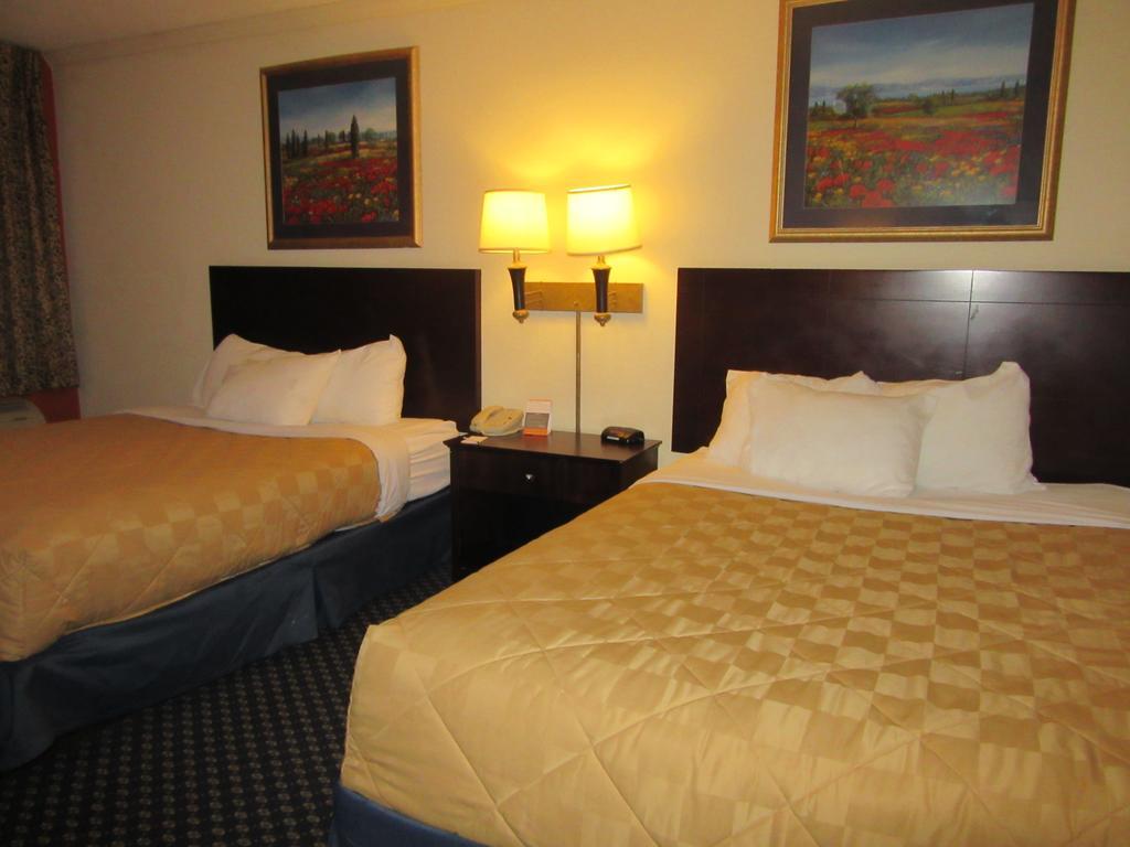 Atrium Hotel & Conference Center Hutchinson Luaran gambar