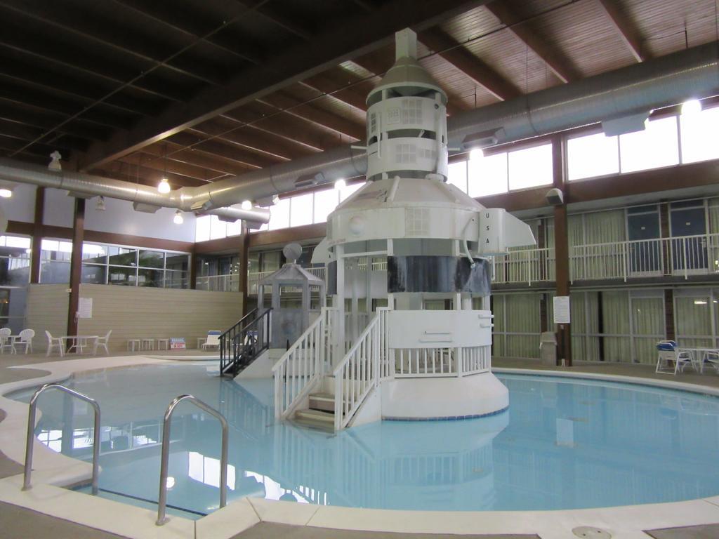 Atrium Hotel & Conference Center Hutchinson Luaran gambar