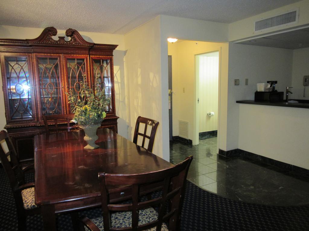Atrium Hotel & Conference Center Hutchinson Luaran gambar