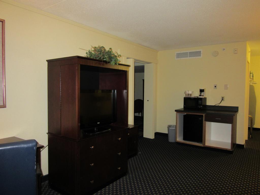 Atrium Hotel & Conference Center Hutchinson Luaran gambar