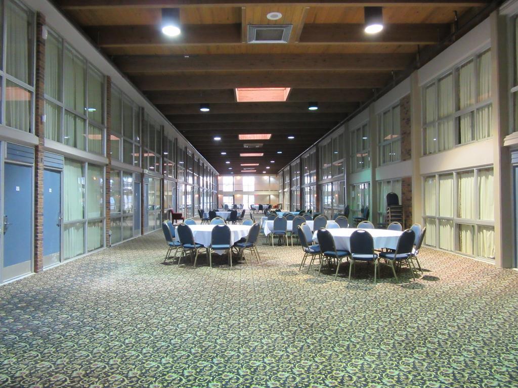Atrium Hotel & Conference Center Hutchinson Luaran gambar