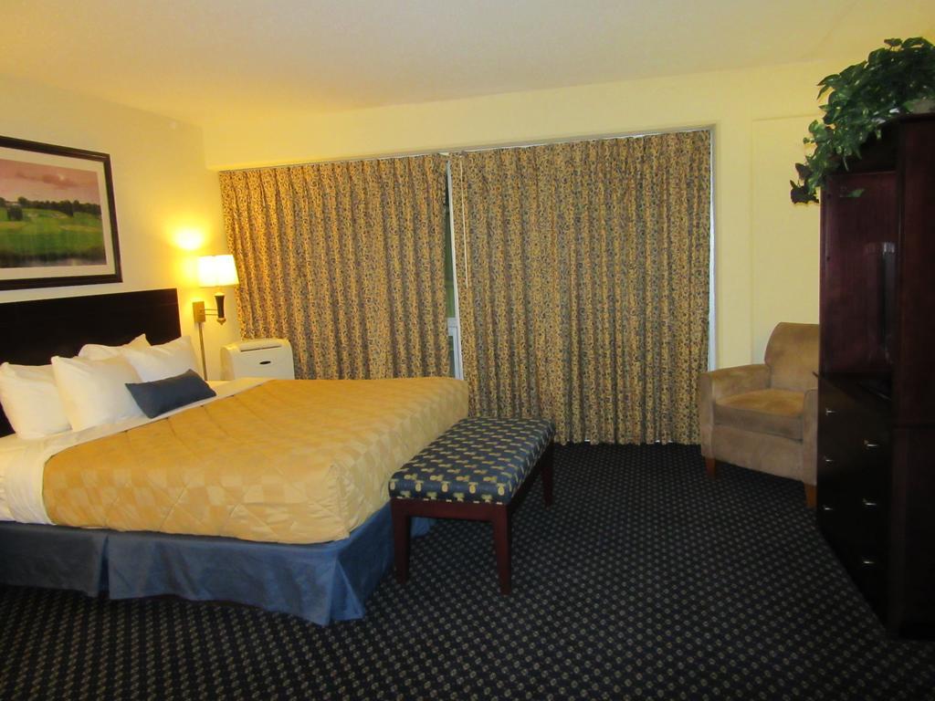 Atrium Hotel & Conference Center Hutchinson Luaran gambar