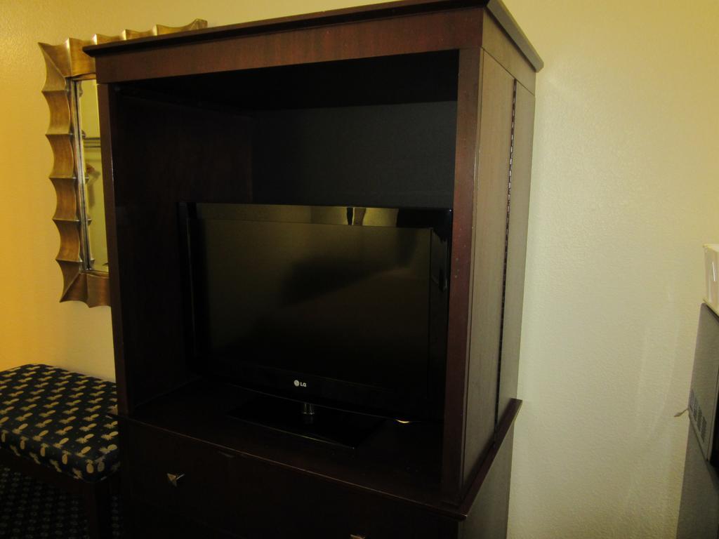 Atrium Hotel & Conference Center Hutchinson Luaran gambar