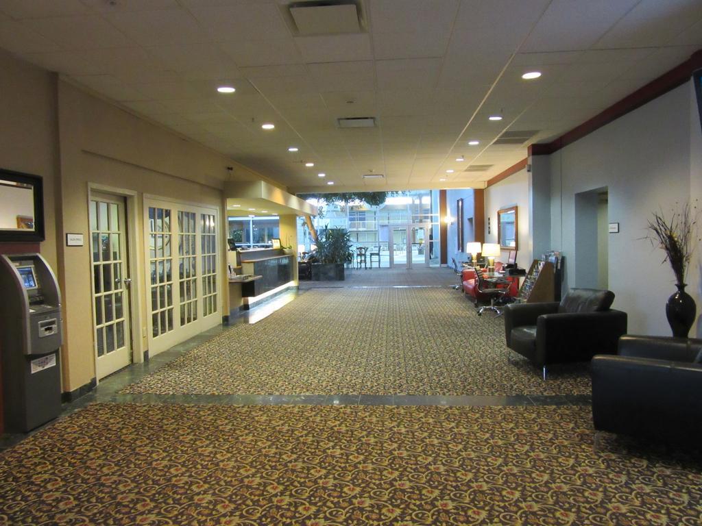 Atrium Hotel & Conference Center Hutchinson Luaran gambar