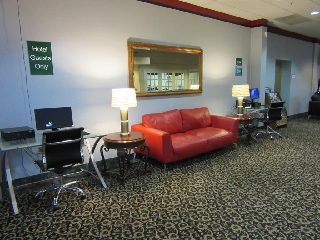 Atrium Hotel & Conference Center Hutchinson Luaran gambar