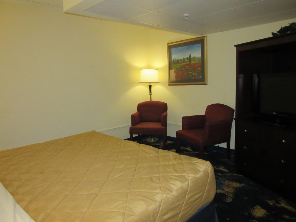 Atrium Hotel & Conference Center Hutchinson Luaran gambar