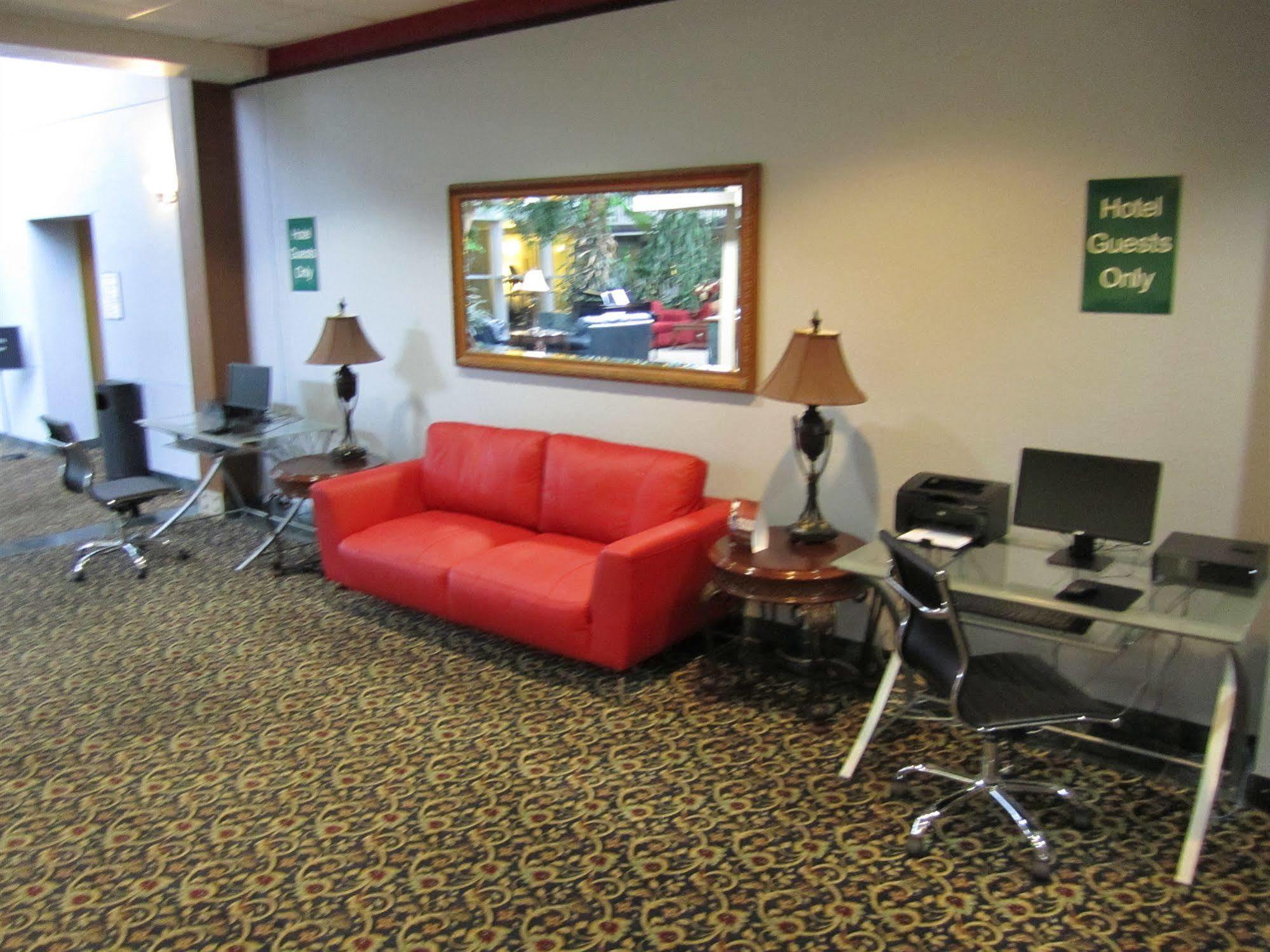 Atrium Hotel & Conference Center Hutchinson Luaran gambar
