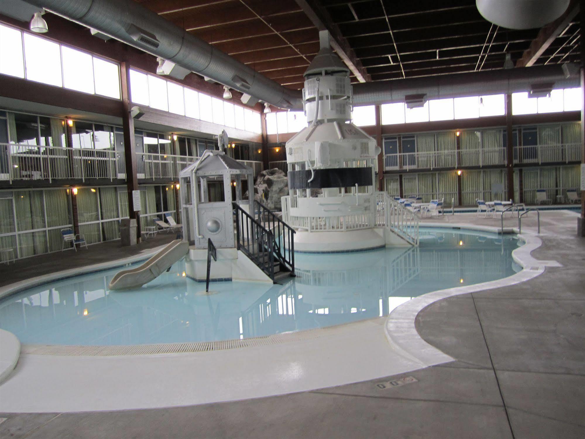 Atrium Hotel & Conference Center Hutchinson Luaran gambar